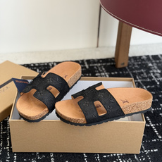 代购级Louis vuitton 26ss 沙滩拖 又一爆款 最新 顶配版本LV一出即巅峰的超爆款的H拖 代购级Louis vuitton 26ss 沙滩拖 又一爆款 最新 顶配版本LV一出即巅峰的超爆款的H拖