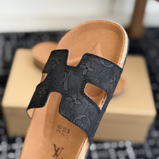 代购级Louis vuitton 26ss 沙滩拖 又一爆款 最新 顶配版本LV一出即巅峰的超爆款的H拖 代购级Louis vuitton 26ss 沙滩拖 又一爆款 最新 顶配版本LV一出即巅峰的超爆款的H拖