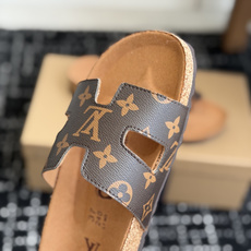 代购级Louis vuitton 26ss 沙滩拖 又一爆款 最新 顶配版本LV一出即巅峰的超爆款的H拖 代购级Louis vuitton 26ss 沙滩拖 又一爆款 最新 顶配版本LV一出即巅峰的超爆款的H拖