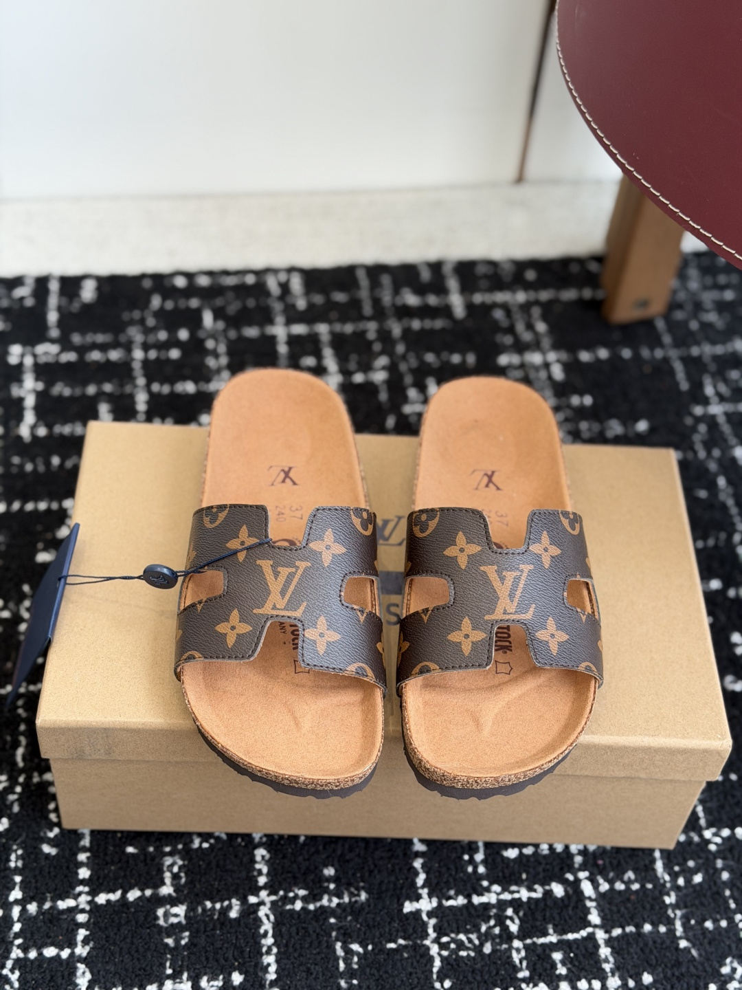 代购级Louis vuitton 26ss 沙滩拖 又一爆款 最新 顶配版本LV一出即巅峰的超爆款的H拖