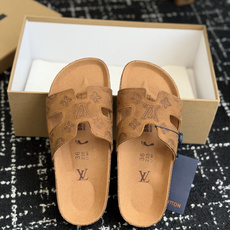 代购级Louis vuitton 26ss 沙滩拖 又一爆款 最新 顶配版本LV一出即巅峰的超爆款的H拖 代购级Louis vuitton 26ss 沙滩拖 又一爆款 最新 顶配版本LV一出即巅峰的超爆款的H拖