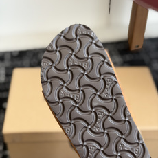 代购级Louis vuitton 26ss 沙滩拖 又一爆款 最新 顶配版本LV一出即巅峰的超爆款的H拖 代购级Louis vuitton 26ss 沙滩拖 又一爆款 最新 顶配版本LV一出即巅峰的超爆款的H拖