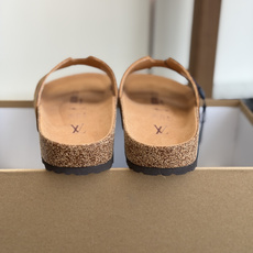 代购级Louis vuitton 26ss 沙滩拖 又一爆款 最新 顶配版本LV一出即巅峰的超爆款的H拖 代购级Louis vuitton 26ss 沙滩拖 又一爆款 最新 顶配版本LV一出即巅峰的超爆款的H拖