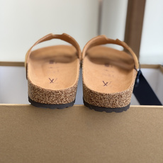 代购级Louis vuitton 26ss 沙滩拖 又一爆款 最新 顶配版本LV一出即巅峰的超爆款的H拖 代购级Louis vuitton 26ss 沙滩拖 又一爆款 最新 顶配版本LV一出即巅峰的超爆款的H拖