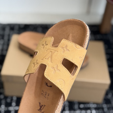 代购级Louis vuitton 26ss 沙滩拖 又一爆款 最新 顶配版本LV一出即巅峰的超爆款的H拖 代购级Louis vuitton 26ss 沙滩拖 又一爆款 最新 顶配版本LV一出即巅峰的超爆款的H拖