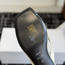 东莞代购级新款瑞典金典小众Toteme 人字夹脚拖北欧极简风格,金典不过时越看越好看,复古气质小方头设计 东莞代购级新款瑞典金典小众Toteme 人字夹脚拖北欧极简风格,金典不过时越看越好看,复古气质小方头设计