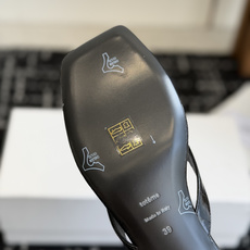 东莞代购级新款瑞典金典小众Toteme 人字夹脚拖北欧极简风格,金典不过时越看越好看,复古气质小方头设计 东莞代购级新款瑞典金典小众Toteme 人字夹脚拖北欧极简风格,金典不过时越看越好看,复古气质小方头设计