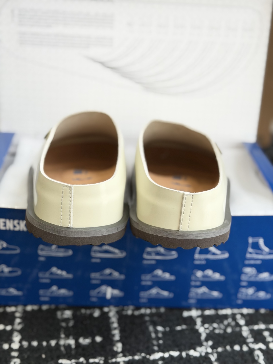 代购级BIRKENSTOCK  26ss博肯 真软木潮流时尚 钻扣 休闲 包头拖人体工程学设计符合脚形的