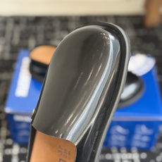 代购级BIRKENSTOCK 26ss博肯 真软木潮流时尚 钻扣 休闲 包头拖人体工程学设计符合脚形的 代购级BIRKENSTOCK 26ss博肯 真软木潮流时尚 钻扣 休闲 包头拖人体工程学设计符合脚形的