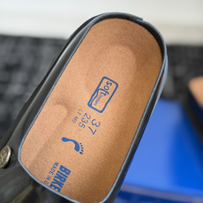 代购级BIRKENSTOCK 26ss博肯 真软木潮流时尚 钻扣 休闲 包头拖人体工程学设计符合脚形的 代购级BIRKENSTOCK 26ss博肯 真软木潮流时尚 钻扣 休闲 包头拖人体工程学设计符合脚形的
