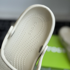 代购级Crocs卡骆驰芭蕾鞋女鞋洞洞鞋凉鞋 这双Crocs经典芭蕾洞洞鞋将休闲舒适与优雅设计巧 代购级Crocs卡骆驰芭蕾鞋女鞋洞洞鞋凉鞋 这双Crocs经典芭蕾洞洞鞋将休闲舒适与优雅设计巧