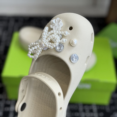 代购级Crocs卡骆驰芭蕾鞋女鞋洞洞鞋凉鞋 这双Crocs经典芭蕾洞洞鞋将休闲舒适与优雅设计巧 代购级Crocs卡骆驰芭蕾鞋女鞋洞洞鞋凉鞋 这双Crocs经典芭蕾洞洞鞋将休闲舒适与优雅设计巧