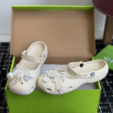 代购级Crocs卡骆驰芭蕾鞋女鞋洞洞鞋凉鞋 这双Crocs经典芭蕾洞洞鞋将休闲舒适与优雅设计巧 代购级Crocs卡骆驰芭蕾鞋女鞋洞洞鞋凉鞋 这双Crocs经典芭蕾洞洞鞋将休闲舒适与优雅设计巧