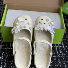 代购级Crocs卡骆驰芭蕾鞋女鞋洞洞鞋凉鞋 这双Crocs经典芭蕾洞洞鞋将休闲舒适与优雅设计巧 代购级Crocs卡骆驰芭蕾鞋女鞋洞洞鞋凉鞋 这双Crocs经典芭蕾洞洞鞋将休闲舒适与优雅设计巧