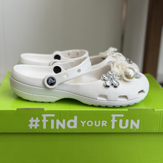 代购级Crocs卡骆驰芭蕾鞋女鞋洞洞鞋凉鞋 这双Crocs经典芭蕾洞洞鞋将休闲舒适与优雅设计巧 代购级Crocs卡骆驰芭蕾鞋女鞋洞洞鞋凉鞋 这双Crocs经典芭蕾洞洞鞋将休闲舒适与优雅设计巧