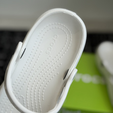 代购级Crocs卡骆驰芭蕾鞋女鞋洞洞鞋凉鞋 这双Crocs经典芭蕾洞洞鞋将休闲舒适与优雅设计巧 代购级Crocs卡骆驰芭蕾鞋女鞋洞洞鞋凉鞋 这双Crocs经典芭蕾洞洞鞋将休闲舒适与优雅设计巧