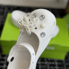 代购级Crocs卡骆驰芭蕾鞋女鞋洞洞鞋凉鞋 这双Crocs经典芭蕾洞洞鞋将休闲舒适与优雅设计巧 代购级Crocs卡骆驰芭蕾鞋女鞋洞洞鞋凉鞋 这双Crocs经典芭蕾洞洞鞋将休闲舒适与优雅设计巧