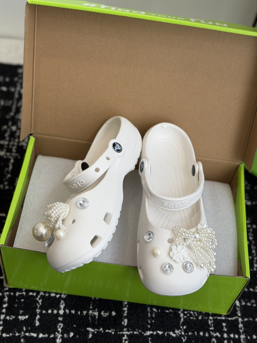 代购级Crocs卡骆驰芭蕾鞋女鞋洞洞鞋凉鞋 这双Crocs经典芭蕾洞洞鞋将休闲舒适与优雅设计巧 代购级Crocs卡骆驰芭蕾鞋女鞋洞洞鞋凉鞋 这双Crocs经典芭蕾洞洞鞋将休闲舒适与优雅设计巧