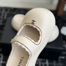 代购级Chanel26ss 爆款设计厚底凉鞋爆真的是很耐看越看越喜欢!矮个子宝宝的福音直接拉长身材比例! 代购级Chanel26ss 爆款设计厚底凉鞋爆真的是很耐看越看越喜欢!矮个子宝宝的福音直接拉长身材比例!