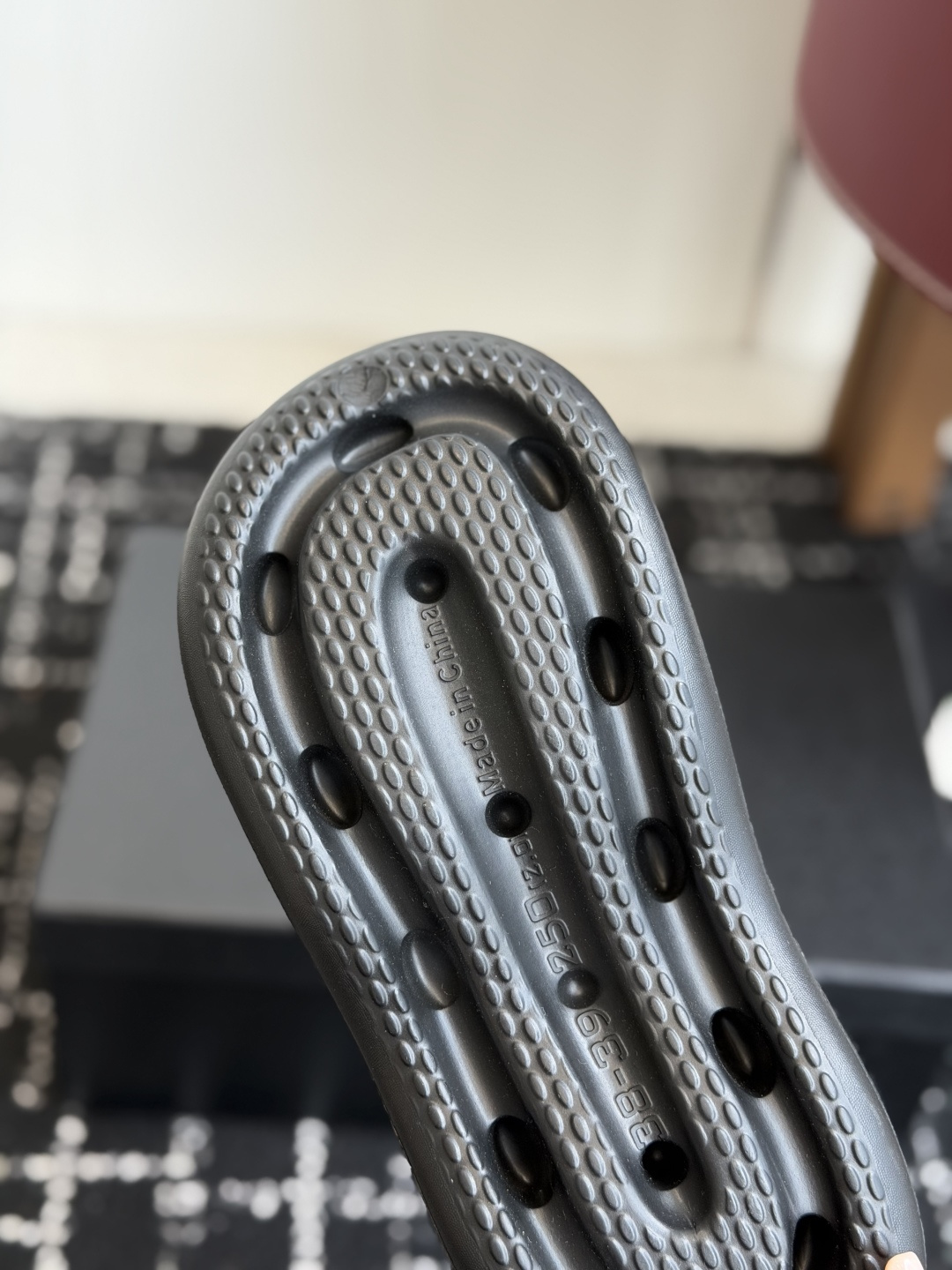 代购级Chanel26ss 爆款设计厚底凉鞋爆真的是很耐看越看越喜欢！矮个子宝宝的福音直接拉长身材比例！