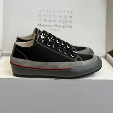 代购级MaisonMargiela MM6 马吉拉 做旧厚底 德训鞋 休闲 运动鞋这一款德国训练鞋延续 代购级MaisonMargiela MM6 马吉拉 做旧厚底 德训鞋 休闲 运动鞋这一款德国训练鞋延续