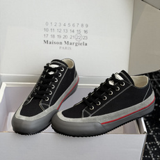代购级MaisonMargiela MM6 马吉拉 做旧厚底 德训鞋 休闲 运动鞋这一款德国训练鞋延续 代购级MaisonMargiela MM6 马吉拉 做旧厚底 德训鞋 休闲 运动鞋这一款德国训练鞋延续