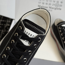 代购级MaisonMargiela MM6 马吉拉 做旧厚底 德训鞋 休闲 运动鞋这一款德国训练鞋延续 代购级MaisonMargiela MM6 马吉拉 做旧厚底 德训鞋 休闲 运动鞋这一款德国训练鞋延续