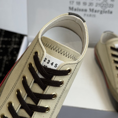 代购级MaisonMargiela MM6 马吉拉 做旧厚底 德训鞋 休闲 运动鞋这一款德国训练鞋延续 代购级MaisonMargiela MM6 马吉拉 做旧厚底 德训鞋 休闲 运动鞋这一款德国训练鞋延续