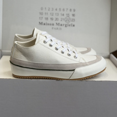 代购级MaisonMargiela MM6 马吉拉 做旧厚底 德训鞋 休闲 运动鞋这一款德国训练鞋延续 代购级MaisonMargiela MM6 马吉拉 做旧厚底 德训鞋 休闲 运动鞋这一款德国训练鞋延续