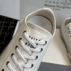 代购级MaisonMargiela MM6 马吉拉 做旧厚底 德训鞋 休闲 运动鞋这一款德国训练鞋延续 代购级MaisonMargiela MM6 马吉拉 做旧厚底 德训鞋 休闲 运动鞋这一款德国训练鞋延续