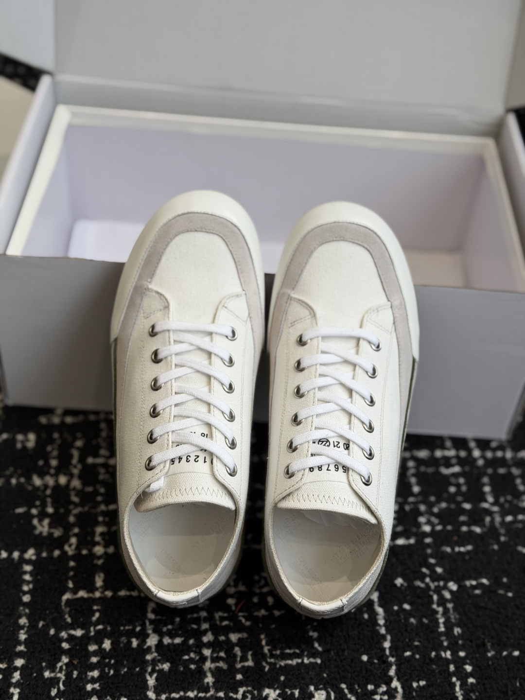 代购级MaisonMargiela MM6 马吉拉 做旧厚底 德训鞋 休闲 运动鞋这一款德国训练鞋延续 代购级MaisonMargiela MM6 马吉拉 做旧厚底 德训鞋 休闲 运动鞋这一款德国训练鞋延续