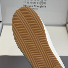 代购级MaisonMargiela MM6 马吉拉 做旧厚底 德训鞋 休闲 运动鞋这一款德国训练鞋延续 代购级MaisonMargiela MM6 马吉拉 做旧厚底 德训鞋 休闲 运动鞋这一款德国训练鞋延续