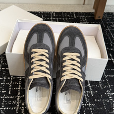 代购级MaisonMargiela MM6 马吉拉 26新色 情侣款 德训鞋 休闲 运动鞋原版购入开发 代购级MaisonMargiela MM6 马吉拉 26新色 情侣款 德训鞋 休闲 运动鞋原版购入开发