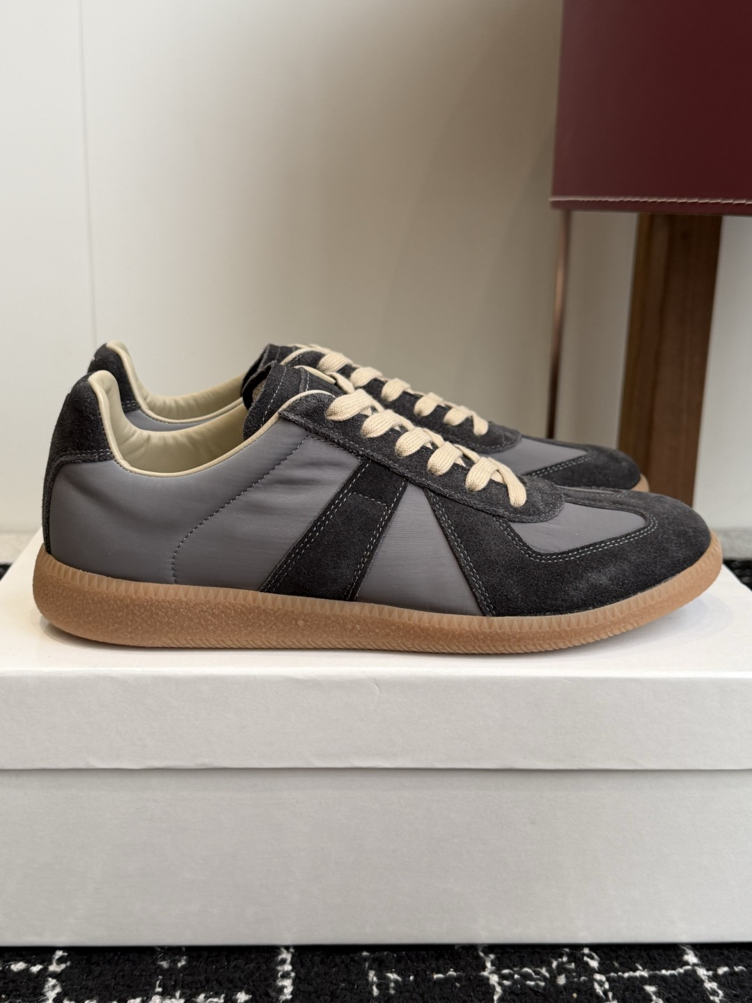 代购级MaisonMargiela MM6 马吉拉 26新色 情侣款 德训鞋 休闲 运动鞋原版购入开发 代购级MaisonMargiela MM6 马吉拉 26新色 情侣款 德训鞋 休闲 运动鞋原版购入开发