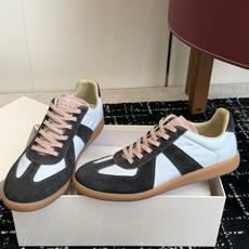 代购级MaisonMargiela MM6 马吉拉 26新色 情侣款 德训鞋 休闲 运动鞋原版购入开发 代购级MaisonMargiela MM6 马吉拉 26新色 情侣款 德训鞋 休闲 运动鞋原版购入开发