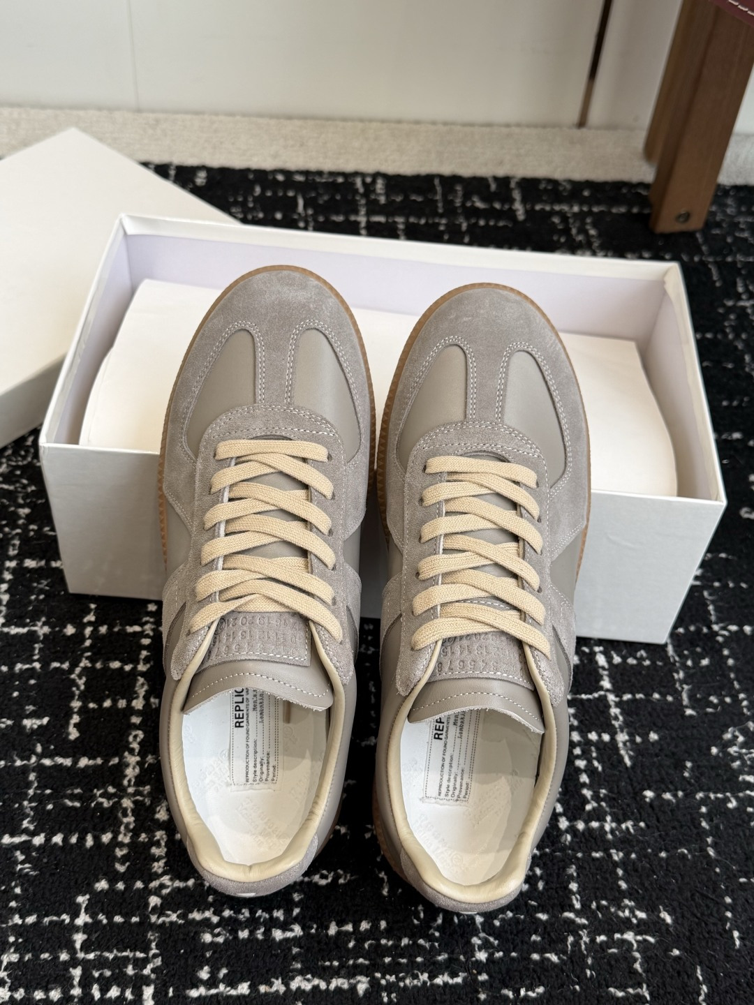 代购级MaisonMargiela MM6 马吉拉 26新色 情侣款  德训鞋 休闲 运动鞋原版购入开发