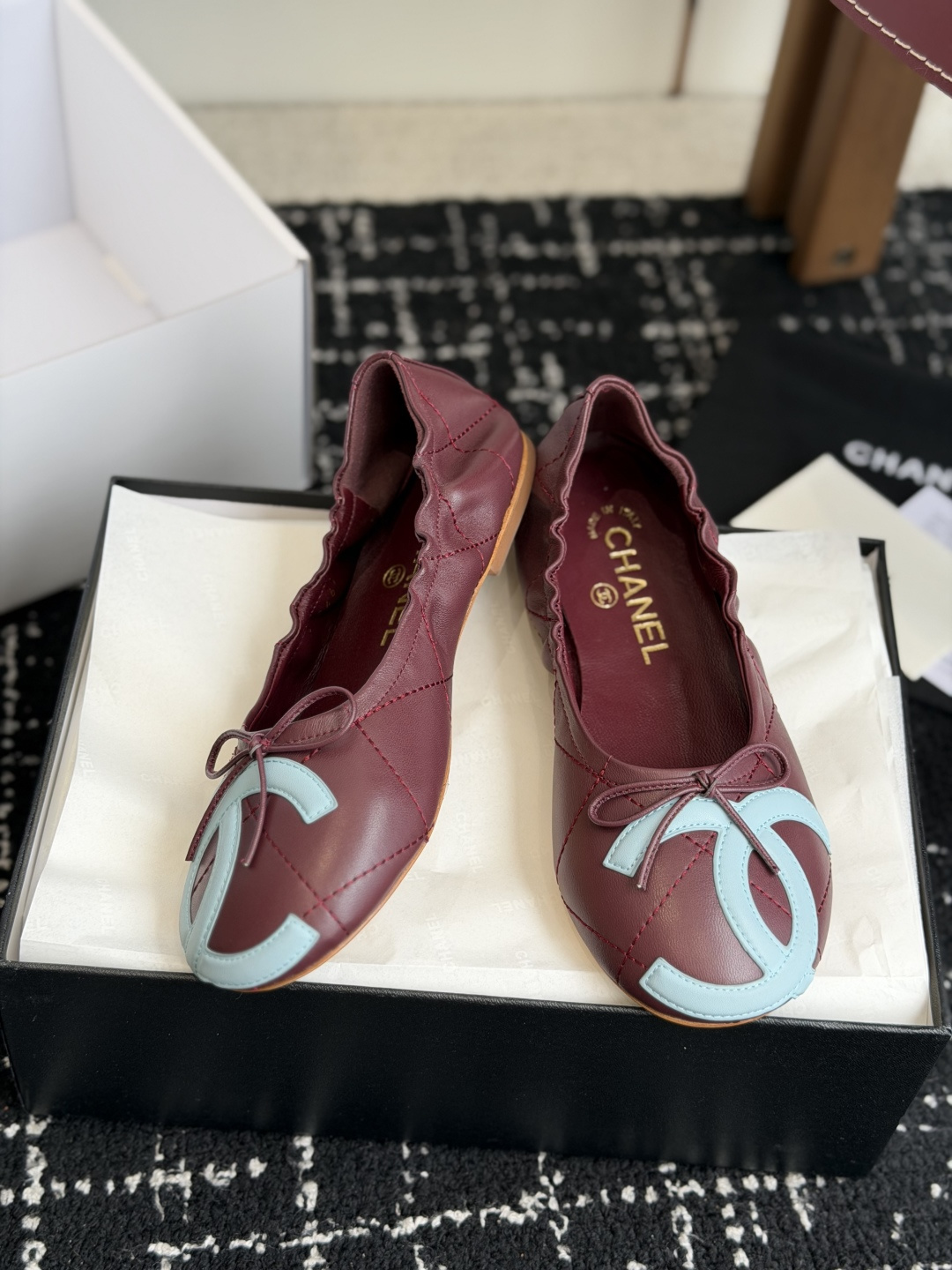 代购级Chanel 26ss 春夏系列芭蕾舞鞋复古款来袭非常火的大双C设计手工车线非常耗时耗力面料:进口 代购级Chanel 26ss 春夏系列芭蕾舞鞋复古款来袭非常火的大双C设计手工车线非常耗时耗力面料:进口