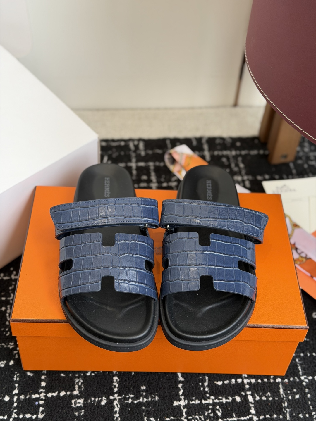 东莞代购级(情侣款）HERMES 爱马仕二舅拖 Chypre这双查帕斯粉拼军绿的拖鞋在专柜是需要靠抢的，