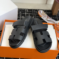 东莞代购级(情侣款)HERMES 爱马仕二舅拖 Chypre这双查帕斯粉拼军绿的拖鞋在专柜是需要靠抢的, 东莞代购级(情侣款)HERMES 爱马仕二舅拖 Chypre这双查帕斯粉拼军绿的拖鞋在专柜是需要靠抢的,