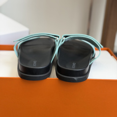 东莞代购级(情侣款)HERMES 爱马仕二舅拖 Chypre这双查帕斯粉拼军绿的拖鞋在专柜是需要靠抢的, 东莞代购级(情侣款)HERMES 爱马仕二舅拖 Chypre这双查帕斯粉拼军绿的拖鞋在专柜是需要靠抢的,