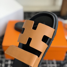 东莞代购级(情侣款)HERMES 爱马仕二舅拖 Chypre这双查帕斯粉拼军绿的拖鞋在专柜是需要靠抢的, 东莞代购级(情侣款)HERMES 爱马仕二舅拖 Chypre这双查帕斯粉拼军绿的拖鞋在专柜是需要靠抢的,