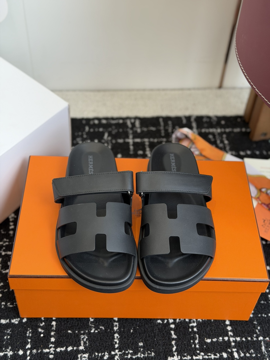 东莞代购级(情侣款）HERMES 爱马仕二舅拖 Chypre这双查帕斯粉拼军绿的拖鞋在专柜是需要靠抢的，