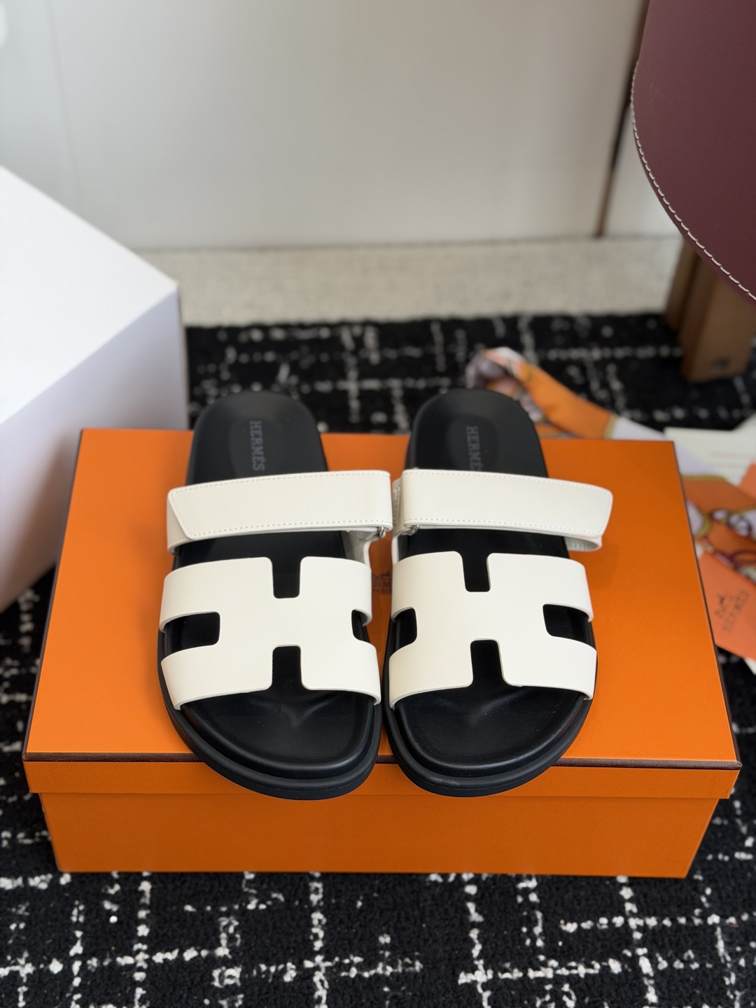 东莞代购级(情侣款）HERMES 爱马仕二舅拖 Chypre这双查帕斯粉拼军绿的拖鞋在专柜是需要靠抢的，