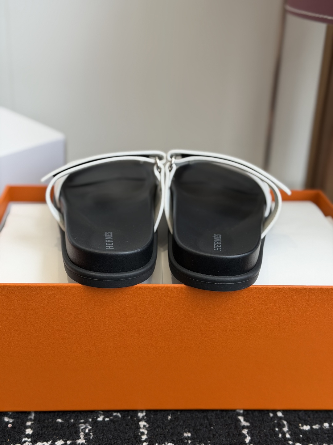 东莞代购级(情侣款)HERMES 爱马仕二舅拖 Chypre这双查帕斯粉拼军绿的拖鞋在专柜是需要靠抢的, 东莞代购级(情侣款)HERMES 爱马仕二舅拖 Chypre这双查帕斯粉拼军绿的拖鞋在专柜是需要靠抢的,