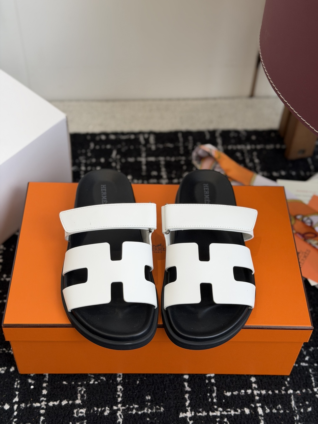 东莞代购级(情侣款）HERMES 爱马仕二舅拖 Chypre这双查帕斯粉拼军绿的拖鞋在专柜是需要靠抢的，
