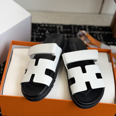 东莞代购级(情侣款)HERMES 爱马仕二舅拖 Chypre这双查帕斯粉拼军绿的拖鞋在专柜是需要靠抢的, 东莞代购级(情侣款)HERMES 爱马仕二舅拖 Chypre这双查帕斯粉拼军绿的拖鞋在专柜是需要靠抢的,