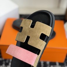 东莞代购级(情侣款)HERMES 爱马仕二舅拖 Chypre这双查帕斯粉拼军绿的拖鞋在专柜是需要靠抢的, 东莞代购级(情侣款)HERMES 爱马仕二舅拖 Chypre这双查帕斯粉拼军绿的拖鞋在专柜是需要靠抢的,