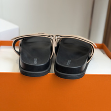 东莞代购级(情侣款)HERMES 爱马仕二舅拖 Chypre这双查帕斯粉拼军绿的拖鞋在专柜是需要靠抢的, 东莞代购级(情侣款)HERMES 爱马仕二舅拖 Chypre这双查帕斯粉拼军绿的拖鞋在专柜是需要靠抢的,