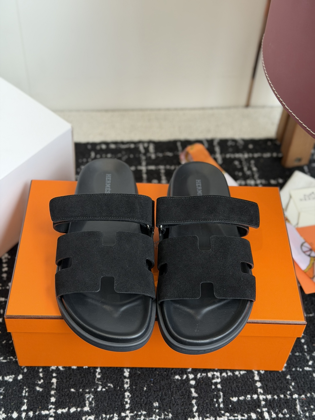 东莞代购级(情侣款）HERMES 爱马仕二舅拖 Chypre这双查帕斯粉拼军绿的拖鞋在专柜是需要靠抢的，