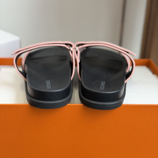 东莞代购级(情侣款)HERMES 爱马仕二舅拖 Chypre这双查帕斯粉拼军绿的拖鞋在专柜是需要靠抢的, 东莞代购级(情侣款)HERMES 爱马仕二舅拖 Chypre这双查帕斯粉拼军绿的拖鞋在专柜是需要靠抢的,